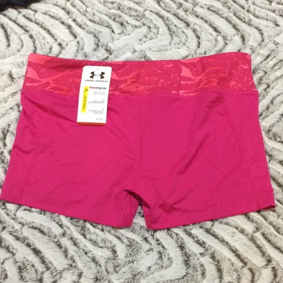 Under Armour Compression Shorts - Picture 2 of 5